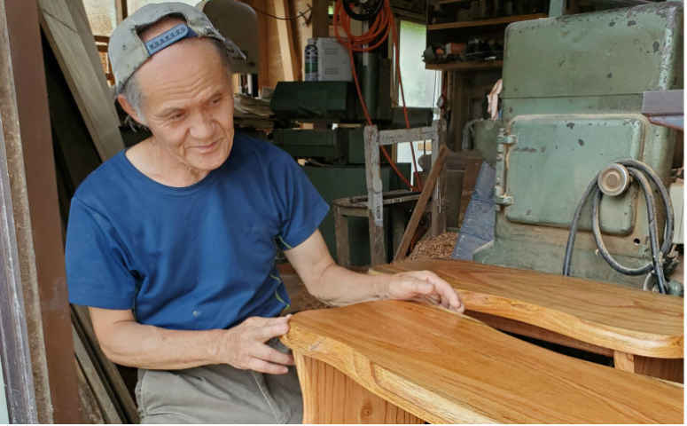 □【家具職人が天然木で作りあげた】原木椅子